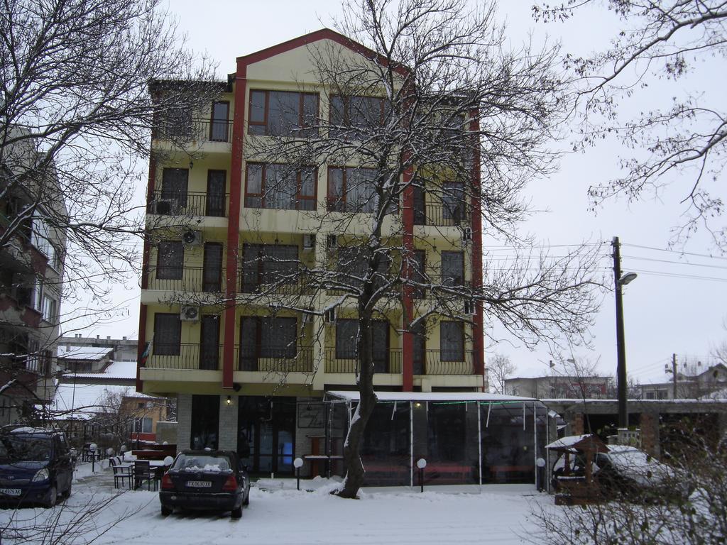 Central Park Family Hotel Kavarna Exteriör bild